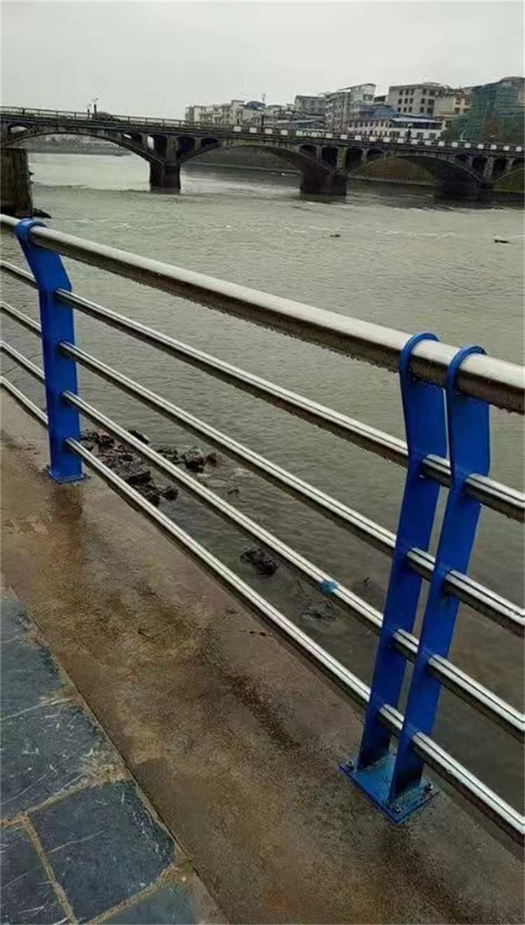 河道護欄